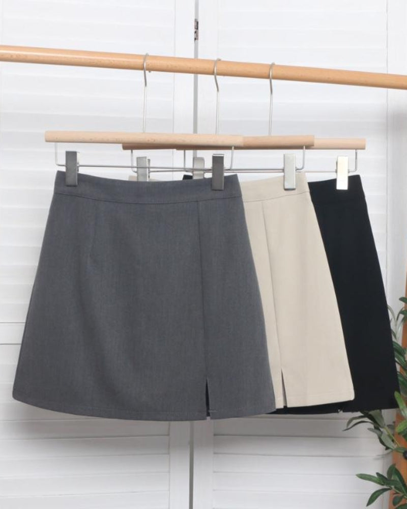 Marini | Raffinato pantalone in cotone da donna"  
"Marini | Stile casual con camicia da uomo"  
"Marini | Sandali eleganti in pelle da donna"  
"Marini | Classico abito formale da uomo"  
"Marini | Leggera blusa in seta da donna"  
"Marini | Pantaloni ch